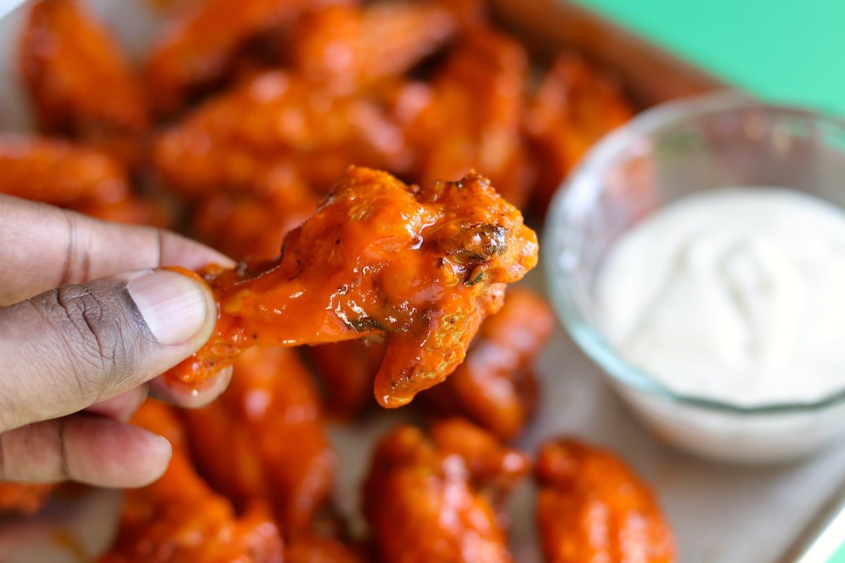 buffalo-chicken-wings-recipe-the-hungry-hutch