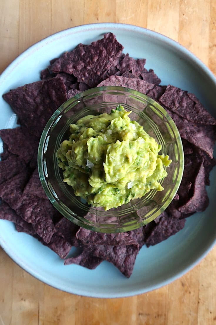 How To Make Healthy Guacamole Dip (Never Turns Brown!)